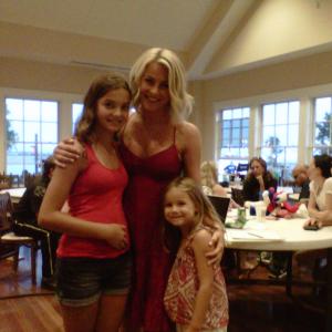 Mia, Julianne Hough, Zoe on the set of Safe Haven