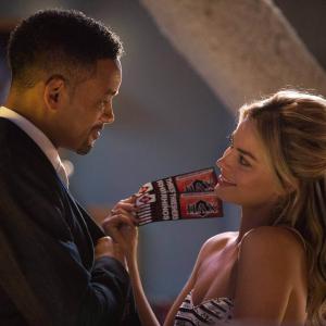 Still of Will Smith and Margot Robbie in Susikaupk 2015