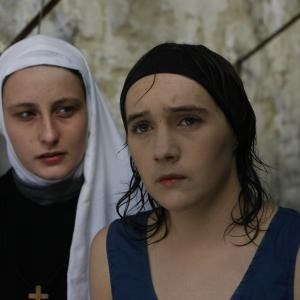 Still of Julie Sokolowski and Sabrina Lechêne in Hadewijch (2009)
