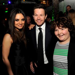 Mark Wahlberg, Mila Kunis and Aedin Mincks at event of Tedis (2012)