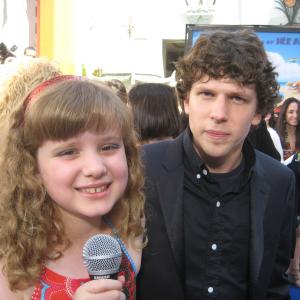 Piper Reese interviewing Jesse Eisenberg ar the Rio premiere
