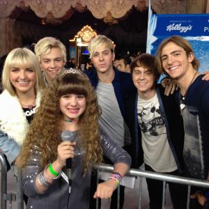 Piper Reese interviewing R5 at Disneys Frozen Premiere