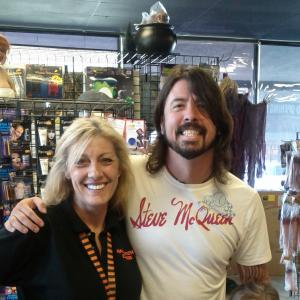 Dave Grohl  daughter came shopping for Halloween