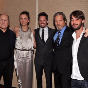 Jeff Bridges, Robert Duvall, Scott Cooper, Maggie Gyllenhaal and Ryan Bingham at event of Crazy Heart (2009)