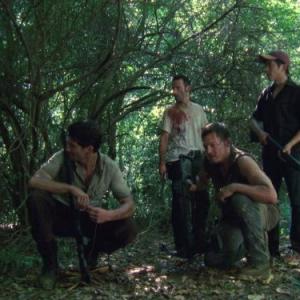 Still of Norman Reedus, Andrew Lincoln, Jon Bernthal and Steven Yeun in Vaiksciojantys negyveliai (2010)