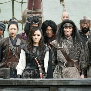 Still of Ye-jin Son, Sulli Choi, Jeong-geun Sin and Yi-Kyeong Lee in Hae-jeok: Ba-da-ro gan san-jeok (2014)