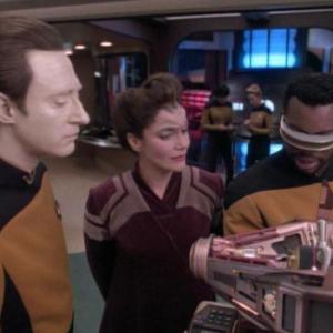 Star Trek: The Next Generation - Episode The Quality of Life - Lena Banks behind LaVar Burton - center right