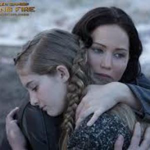 Willow Shields and Jennifer Lawrence in The Hunger Games Catching Fire