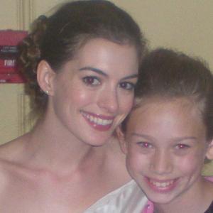 Kallie Tabor and Anne Hathaway on the set of Bride Wars