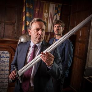 Still of Neil Dudgeon and Gwilym Lee in Midsomerio zmogzudystes 1997