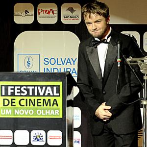 Emiliano is the presenter of the Festival Um Novo Olhar