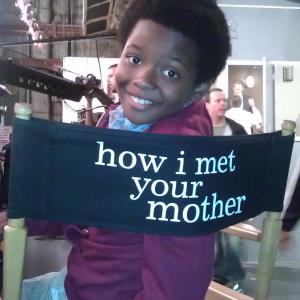 Dusan Brown on the set of How I Met Your Mother episode 709 Disaster Averted as Kid