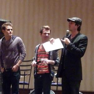 Joshua hosting Eyecons The Vampire DiariesThe Originals Convention with Ian Somerhalder and Paul Wesley