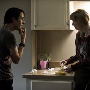 Still of Max Fowler and Julia Sarah Stone in Zmogzudyste 2011
