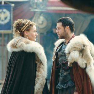 Still of Russell Crowe and Connie Nielsen in Gladiatorius 2000