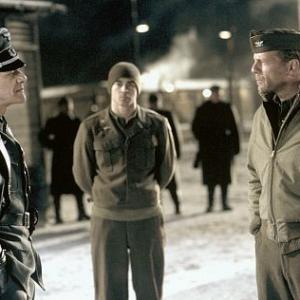 Still of Bruce Willis, Colin Farrell and Marcel Iures in Hart's War (2002)