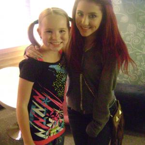 Amber on set of Victorious with Ariana Grande
