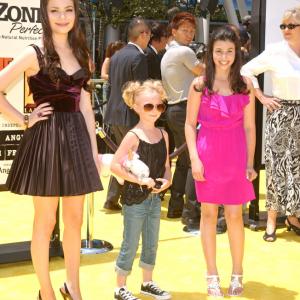 Miranda Cosgrove (Margo), Elsie Fisher (Agnes) and Dana Gaier (Edith) at the Despicable Me premiere.