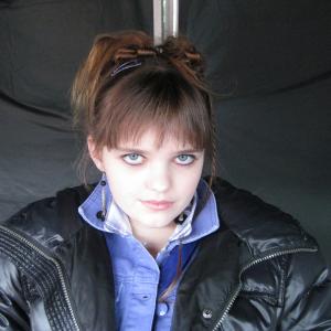 Laine on the set of Shattered 