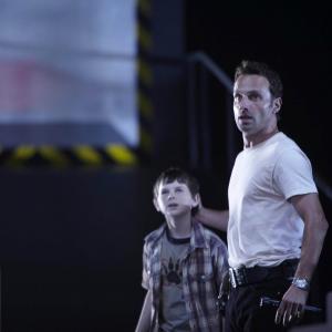 Still of Andrew Lincoln and Chandler Riggs in Vaiksciojantys negyveliai (2010)