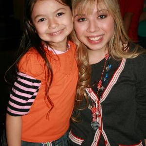 Nikki Hahn with Jennette McCurdy Sam on the set of iCarly 41609