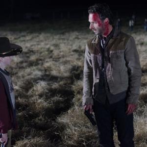 Still of Andrew Lincoln and Chandler Riggs in Vaiksciojantys negyveliai 2010