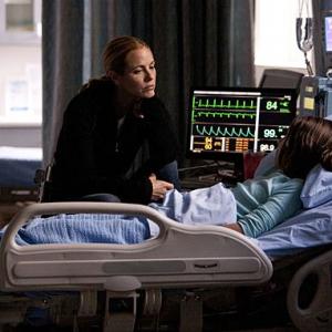 Mario Bello & Emma Fuhrmann as Amanda Patterson in Prime Suspect Ep 1.8