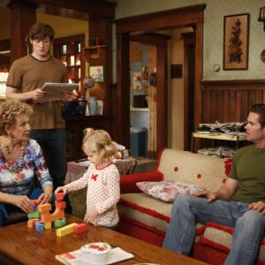 Still of Cloris Leachman, Garret Dillahunt, Lucas Neff and Rylie Cregut in Mazyle Houp (2010)