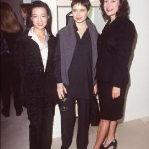 Jennifer Tilly and Isabella Rossellini at event of Joan of Arc (1948)