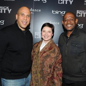 Isabella Rossellini and Cory Booker at event of Brick City 2009