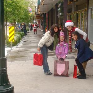 Mrs. Miracle, Vanessa and shoppers