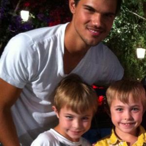 on set with Taylor Lautner