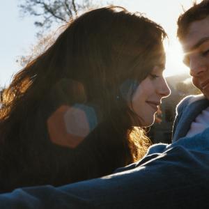 Still of Lily Collins and Sam Claflin in Su meile, Rouze (2014)