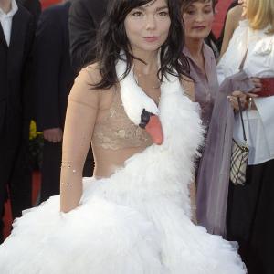 Björk at event of The 73rd Annual Academy Awards (2001)