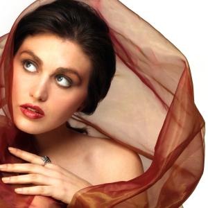 Model: Kelly; Makeup & Photo Styling: Carol Stover