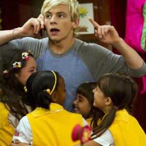 Still of Ross Lynch and Molly Jackson in Austin amp Ally 2011