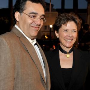 Annette Bening and Rodrigo Garcia at event of Mother and Child (2009)