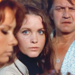 Still of Tisa Farrow, Jean Gaven and Hope 7 in La course du lièvre à travers les champs (1972)