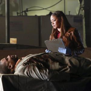 Still of Tamala Jones and Jonathan Adams in Kastlas 2009