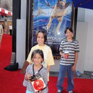 At the red carpet with siblings Michael and Keira at the premier of Cats and Dogs