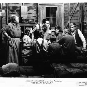 Still of Henry Fonda Jane Darwell Dorris Bowdon and Russell Simpson in The Grapes of Wrath 1940