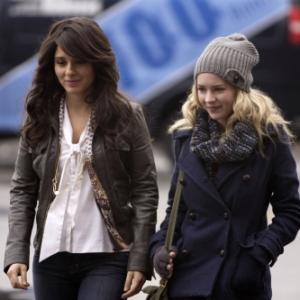 Still of Shiri Appleby and Britt Robertson in Life Unexpected 2010