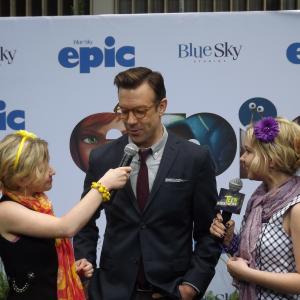 Hannah Loesch and her sister Cailin interviewing Jason Sudeikis at event of Epic