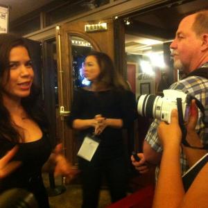 Liz Casanova interviewing America Ferrera at the Its a Disaster red carpet screening