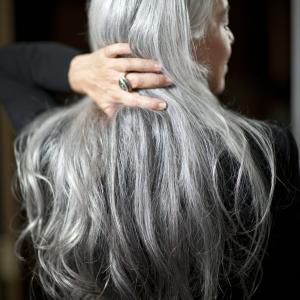 Yazemeenah Natural silver hair