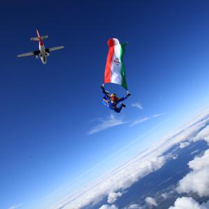 sky dive with flag of my country