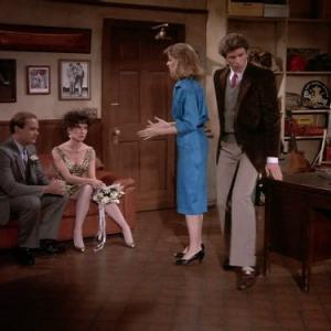 Still of Jennifer Tilly, Ted Danson, Kelsey Grammer and Shelley Long in Cheers (1982)