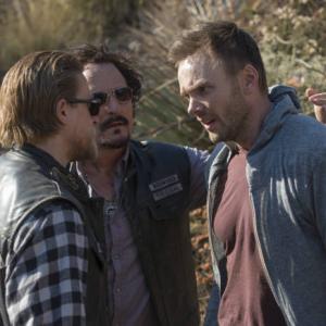 Still of Kim Coates, Charlie Hunnam and Joel McHale in Sons of Anarchy (2008)