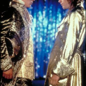 Still of Ewan McGregor and Jonathan Rhys Meyers in Velvet Goldmine (1998)
