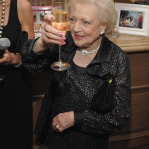 Betty White at event of Hot in Cleveland (2010)